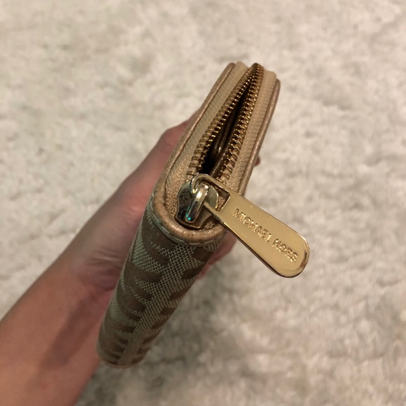 Michael Kors wallet - Picture 7 of 7